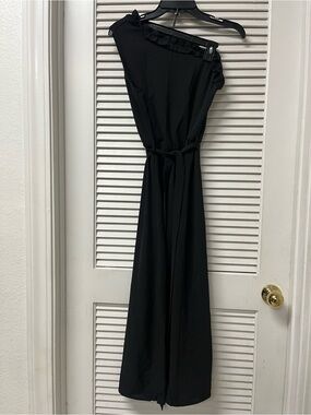 FASHION NOVA Elegant One-Shoulder Black Dress with Ruffle Detail. XL